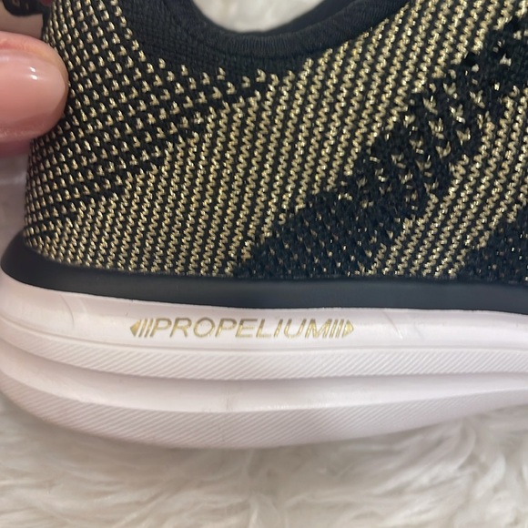 Women APL Athletic Propulsion Labs Techloom Pro Women’s sneakers size US 8.5